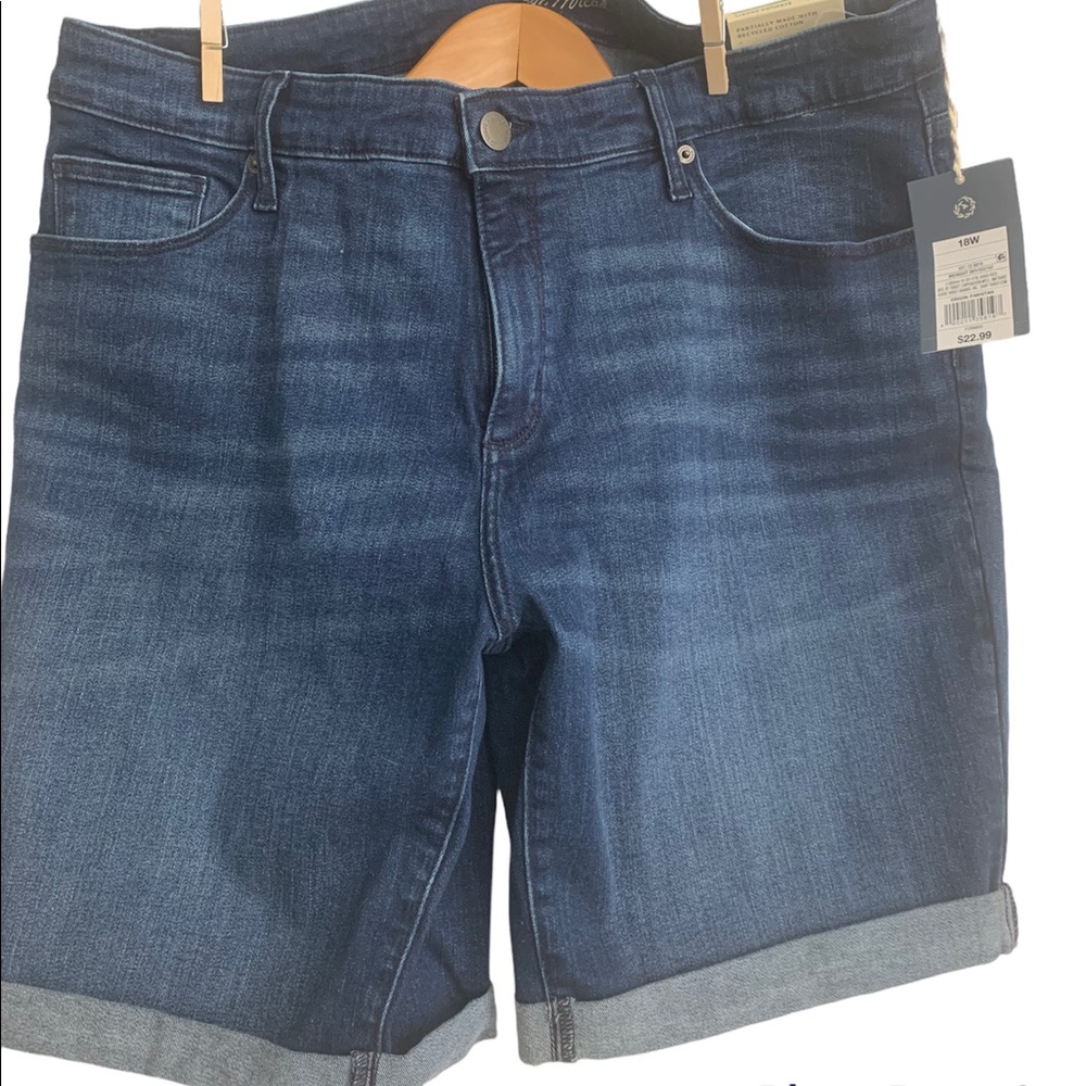 NWT- Jean Shorts, size 18W, Universal Thread